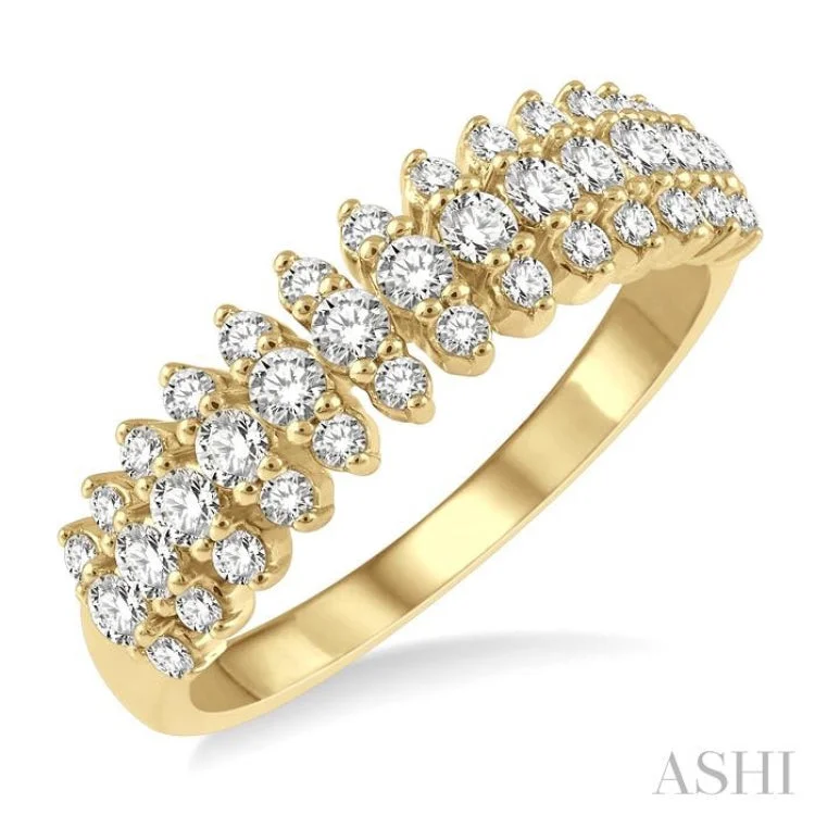 3/4 ctw Graduated Round Cut Diamond Fashion Band in 14K Yellow Gold